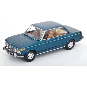 Het 1:18 gegoten model van de BMW 2002 Ti Diana uit 1970 in turquoise metallic De fabrikant van het schaalmodel is KK Scale. Dit model is alleen online verkrijgbaar