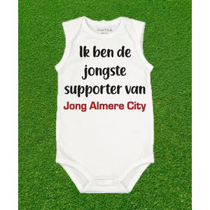 Rompertje jongste supporter van Jong Almere City.