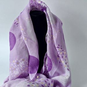 SJAAL ""PURPLE SUN"" - wat een pracht kleur. Viscose/katoen - fantasie print - lichte goud draad - zeer licht - draperen