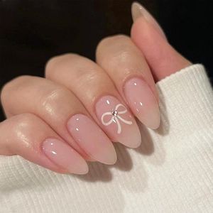 Allecto Plus - 24 stuks korte kunstnagels met strikpatroon | Glanzende effen nagels | Volledige dekking | Design met schattige strik | Lichtroze plaknagels