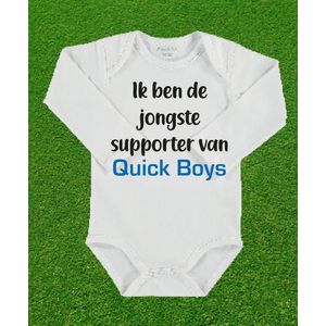 Rompertje jongste supporter van Quick Boys