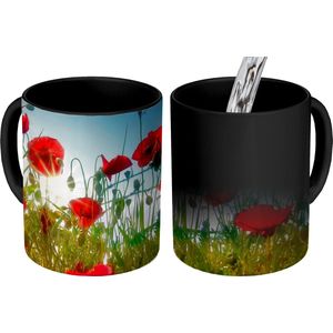 Magische Mok - Foto op Warmte Mokken - Koffiemok - Klaprozen - Toscane - Zon - Rood - Blauw - Magic Mok - Beker - 350 ML - Theemok