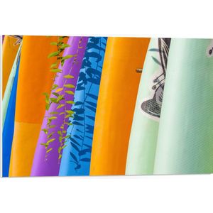 PVC Schuimplaat- Rij Verschillende Kleuren Surfboards - 75x50 cm Foto op PVC Schuimplaat