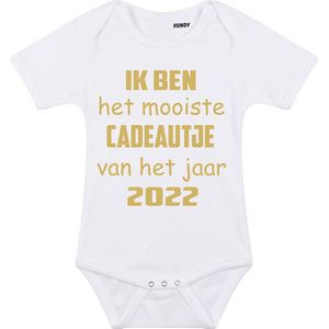 Baby rompertje met leuke tekst | Ik ben het mooiste cadeautje van het jaar 2022 |zwangerschap aankondiging | cadeau papa mama opa oma oom tante | kraamcadeau | maat 56 wit goud