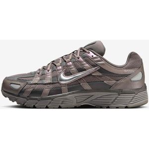 Nike P-6000 ""Cave Stone"" - Sneakers - Mannen - Maat 44 - Cave Stone/Medium Ash/Metallic Silver