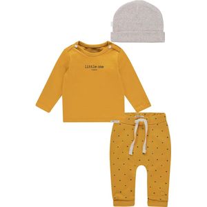 Noppies kledingset - 3 delig - Broek Kris Oker met sterretjes - Shirt Hester Oker - Muts Nevel Taupe - Maat 56