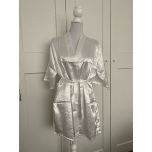 Witte kimono voor bruid-Satijnen ochtendjas voor trouwdag
