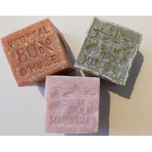 Set Marseillezeep 3 x 150 gram Lavendel, Sandal en Abrikoos Le Serail