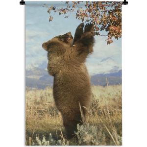 Wandkleed Roofdieren - Grizzly beer reikt naar de takken Wandkleed katoen 60x90 cm - Wandtapijt met foto