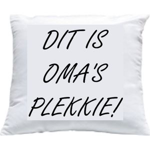 Kussen met vulling Kussenhoes met tekst bedrukt Cadeau Kado Plekje | Omaâ€™s Plekkie | Wit Effen met Opdruk Zwart | 40x40 cm | Plekje moederdag Verjaardag