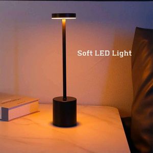 Tafellamp - tafellamp oplaadbaar - LED - 3 verschillende lichtstanden - dimbaar - touch - slaapkamer woonkamer of bureau - minimalistisch design - zwart