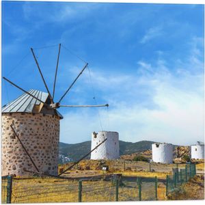 Vlag - De Windmolens van Bodrum onder Sluierbewolking, Turkije - 50x50 cm Foto op Polyester Vlag