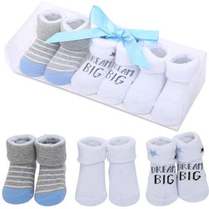 Baby Giftset Newborn Sokken 3 paar - 0 tot 1 jaar - Kraamcadeau - Biologisch Katoen - GO- Gift Box - Perfect Kraam Cadeau - Zacht Organisch Katoen - Gladde Naden - Leuke Prints -