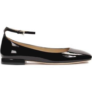 Black lacquered pumps in Mary Jane style