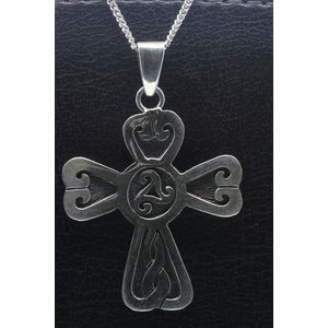 Zilveren Keltisch kruis met triskel ketting hanger