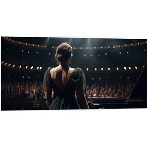 PVC Schuimplaat - Vrouw - Muziek - Podium - Publiek - Jurk - Mensen - Piano - 100x50 cm Foto op PVC Schuimplaat (Met Ophangsysteem)