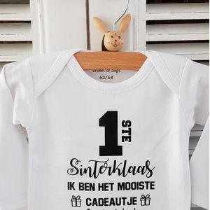 Baby Rompertje met tekst eerste 1ste Sint Sinterklaas aankondiging bekendmaking zwangerschap cadeau Ik ben dit jaar het mooiste cadeautje | Lange mouw | wit zwart | maat 50/56 voor de liefste aanstaande opa en oma oom tante papa mama broer zus