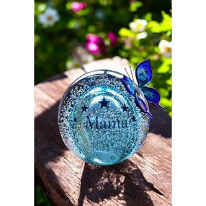 Urn en Vlinder van glas met naam en sterretjes middels sign folie-Vlinder wordt met zéér sterke dubbelzijdige tape door u zelf op urn geplaatst-crematie-as bolurn- Transparant blauw met luchtbelletjes -100ml-inhoud-10cm hoog-Deelbestemming Urn Mens