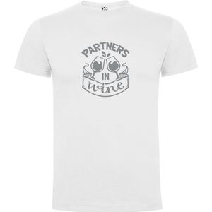 Wit T-Shirt met “Partners in Wine“ Afbeelding Zilver Maat L