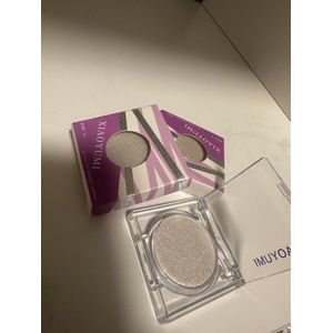 Monochroom oogshaduw sparkle white | Moederdag | Verjaardagscadeau| Cadeautje| Valentijnsdag| Kado | sieraden | vaderdag | oorbellen | oorsieraden | make up