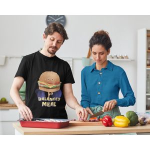 Shirt - Balanced meal - Wurban Wear | Grappig shirt | Dieet | Unisex tshirt | Fast food | Airfryer | Sport | Verwenpakket | Wit & Zwart