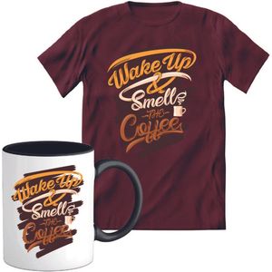 T-Shirtknaller T-Shirt met Koffiemok | Wake Up And Smell Coffee - Koffie Kleding | Heren / Dames Shirt met Mok Cadeau | Kleur rood | Maat XL