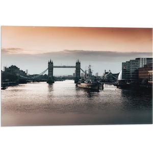 Vlag - Tower Bridge met Zonsondergang in Londen, Engeland - 60x40 cm Foto op Polyester Vlag