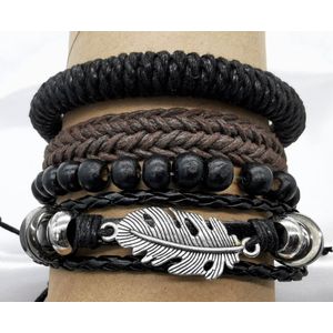 Stoere - heren armband – Set van 4 verschillende bandjes waarvan: Leer, hout kralen, textiel - zelf in grootte instelbaar.