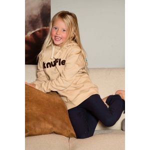 Knuffle Classic Hoodie | Stijlvol, comfortabel en duurzaam | 100% organisch katoen | In 4 kleuren, vanaf maat 122 kids t/m XL volwassenen | Lisa: Mijn favoriete hoodie! | Tom: Mooie kwaliteit, casual en stijlvol | Dit is maat 122-128, kleur zand