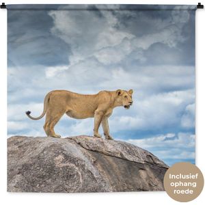Wandkleed Leeuwen - Leeuwin op rots Wandkleed katoen 150x150 cm - Wandtapijt met foto