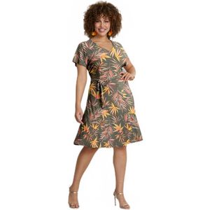 Korte jurk met V-hals en riem