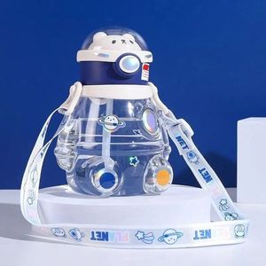 Beer Cartoon Waterfles, Zomer Draagbare Plastic Bekers, Buitensporten Plastic Waterfles Met Rietje En Schouderband- Blauw