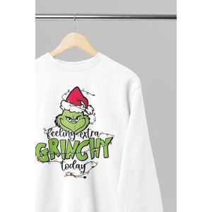 Foute kersttrui - Feeling extra grinchy - Wurban Wear | 18+ | Grappige sweater | Leuk cadeau | Unisex sweater | Oversized sweater | Kersttrui heren | Foute kerstkleding | Kerst sweater | Kerst diner | Kersttrui dames | Foute kersttruiendag 2025 | Wit