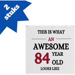 Akyol - this is what an awesome 84 year old looks like brillendoekjes - Hoera 84 jaar - iemand die 84 jaar is geworden - de jarige - verjaardagscadeau - kado - geschenk - gift - leuke verjaardagscadeau - felicitatie - 17,8 bij 17,8 cm - 2 stuks