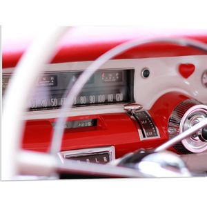PVC Schuimplaat- Radio in Rode Auto bij Wit Stuur - 80x60 cm Foto op PVC Schuimplaat