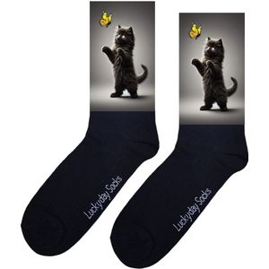 Kitten - Opkikkertje - Grappige sokken - Valentijn cadeau - Verjaardag cadeau - Kerst cadeau - Veertje - Grappige sokken - Leuke sokken - Zwarte Kat - Poes - Vrolijke sokken - Kerst sokken - Vaderdag - Moederdag - Socks maken Happy - 37-44