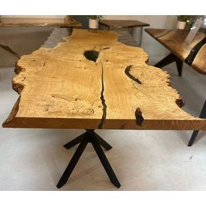 Arka Woods - Epoxy en kastanje houten eettafel - Hilda