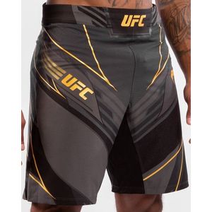 UFC Venum Authentic Fight Night Heren Short Long Fit Champion - XL - Jeans Maat 36