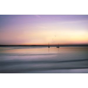 Dibond - Zee / Water / Boot - Zwart / Wit / Oranje / Paars - 120 x 180 cm