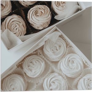 Vlag - Cupcakes in Doosjes met Witte Botercrème - 50x50 cm Foto op Polyester Vlag