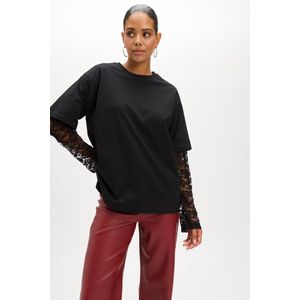 Refined Department - R2509714754 - T-shirt - Zwart - Kanten Mouwen