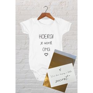 Hospitrix Baby Rompertje met Tekst HOERA! Je wordt oma + Kaart | Korte Mouw | Cadeau voor Zwangerschap | Bekendmaking | Aankondiging Zwangerschap | Aanstaande Moeder | Moederdag