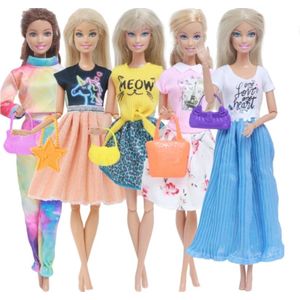 Poppenkleertjes - Geschikt voor Barbie - Set van 5 outfits en 5 handtassen - Kleding voor modepoppen - Jurken, rok, shirt, broek, trui - Cadeauverpakking