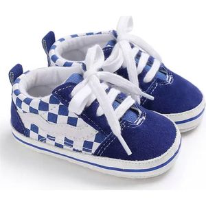 Stoere blauw-wit geblokte baby sneakers van Baby-slofje maat 19 (13 cm)