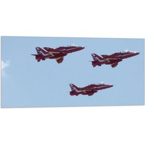 WallClassics - Vlag - Rode Engelse Straaljagers in Groepje - 100x50 cm Foto op Polyester Vlag