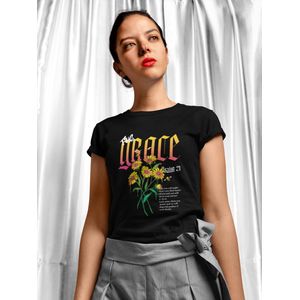 Shirt - The grace - Wurban Wear | Grappig shirt | Geloof | Unisex tshirt | Religie | Vloerkleed | Bidden | Bijbel | Christendom | Zwart