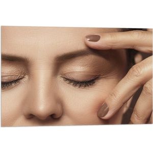 Vlag - Vrouw - Gezicht - Makeup - Mascara - Oogschaduw - Hand - Nagellak - 75x50 cm Foto op Polyester Vlag