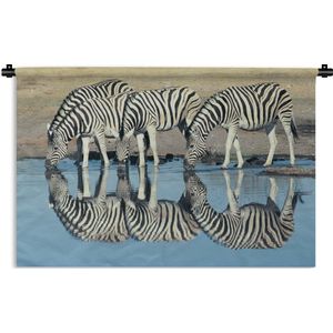Wandkleed Namibië - Zebra's drinken Wandkleed katoen 180x120 cm - Wandtapijt met foto XXL / Groot formaat!