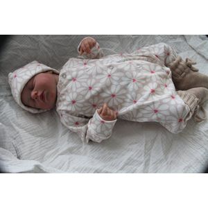 Boxpakje en mutsje van rib jersey flowers beige mt 50