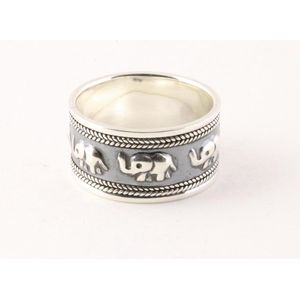Brede zilveren ring met olifanten - maat 20.5